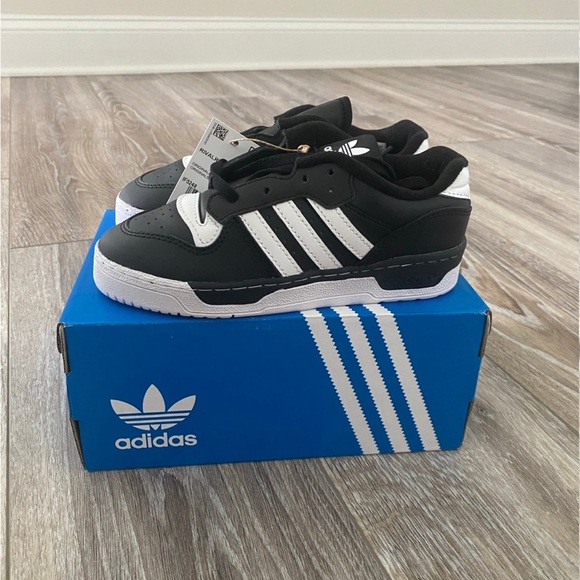 NWT Adidas Originals Rivalry Low Children’s Sneaker Kids Size 1 - Picture 2 of 6